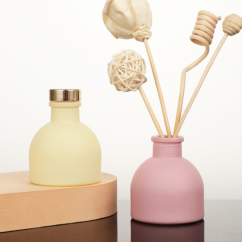 Fragrance Oil Set - 1pc 50 ミリリットル空のピンク/ホワイト/イエロー/ブラックアロマセラピーディフューザーボトルリードディフューザーガラスボトルホームフレグランスオイルギフトセット